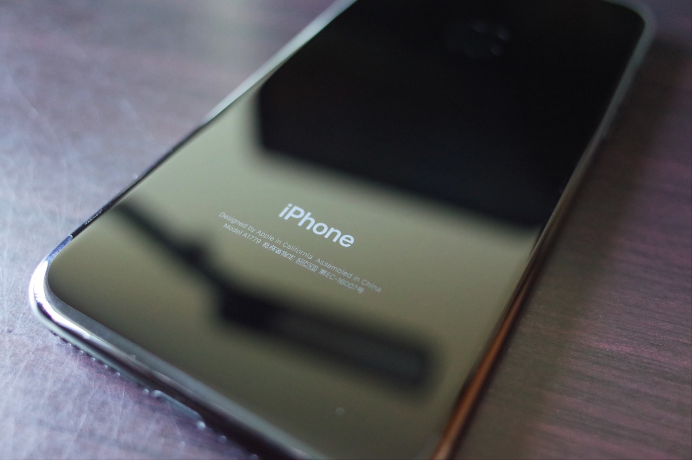 [iPhone]新型iPhone 7 ジェットブラック とiPhone 7 ローズゴールドを並べて比較してみたよ