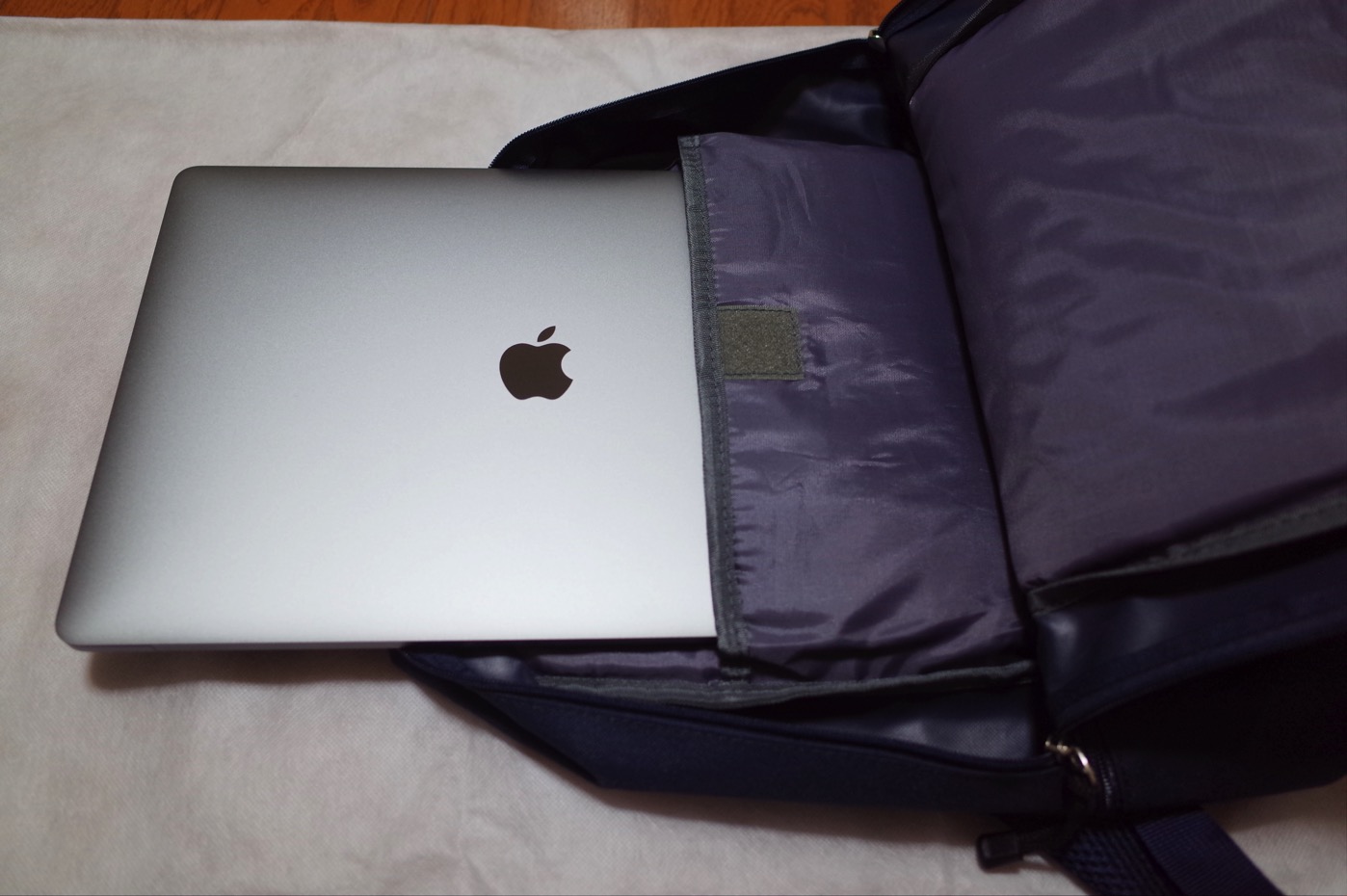[Amazon]新型MacBook Pro 15″ が余裕で収納可能なコスパ最高のバックパックを見つけたよ（写真多め）