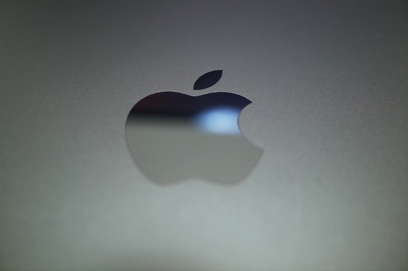 [Mac]待ちに待った新型MacBook Pro 15″ TouchBar モデルが届いたので早速開封してみたよ