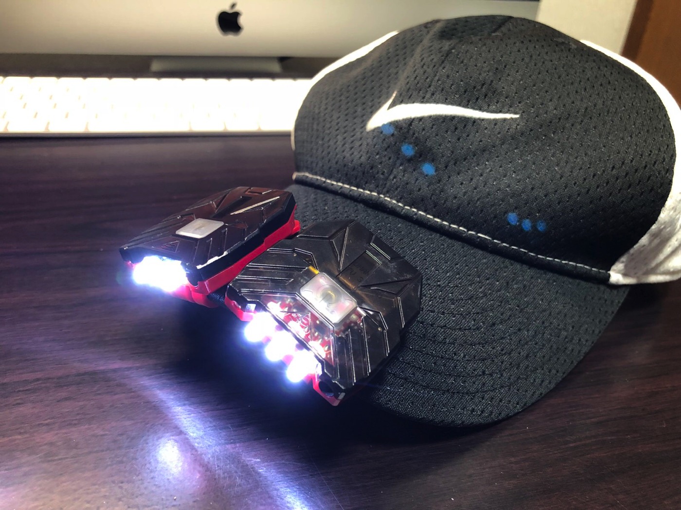 [Amazon]今朝の朝ランで「ヘッドライト 40ルーメン LEDキャップライト 帽子ライト センシング機能付 人感センサー ライト」を付けて走ってみたよ