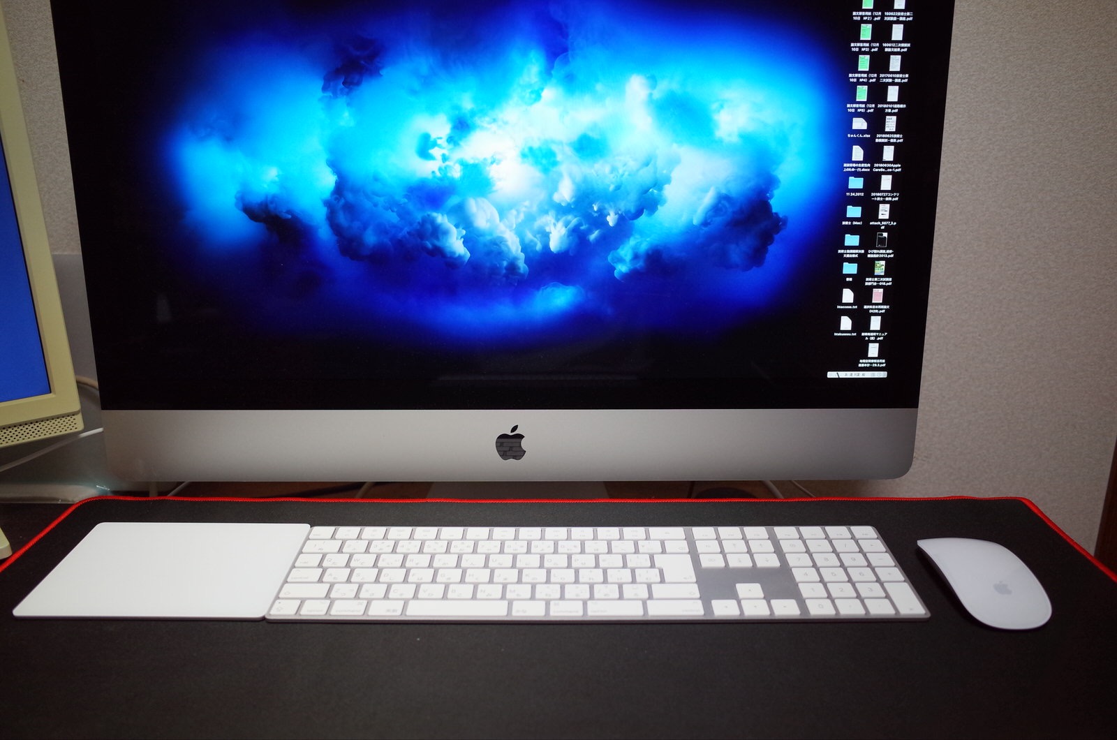 [Mac] 久しぶりにテンキー付きMagic KeyboardからMagic Keyboardに変えてみると机の上が広々快適にタイピングできたよ
