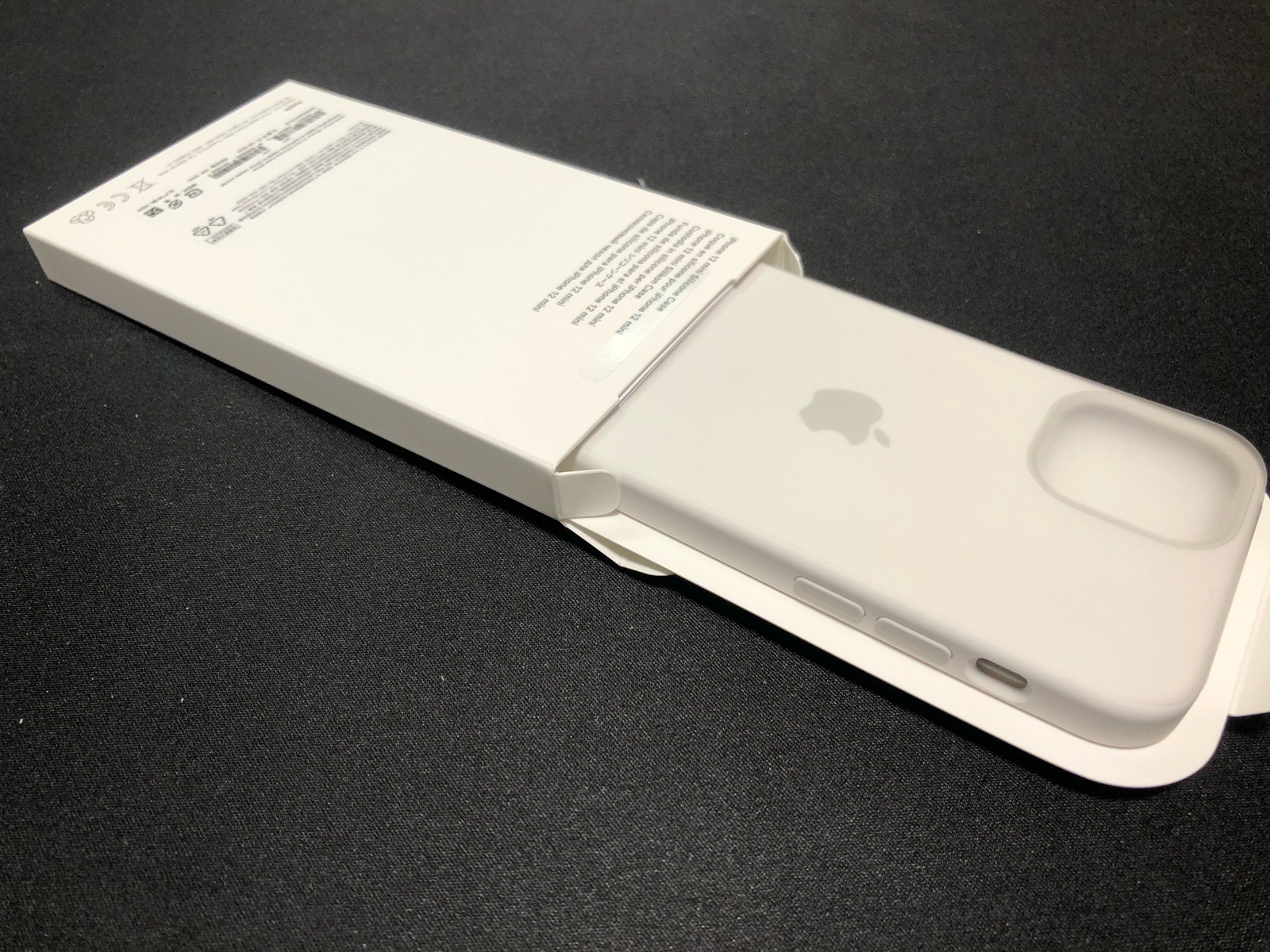 iPhone 12 mini 純正シリコンケース−3